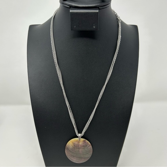 Kenneth Cole Shell Pendant Necklace with Silver Tone Chain - Picture 1 of 8